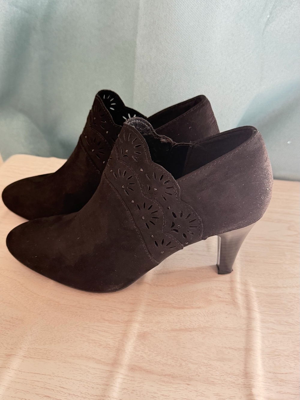 Karen Scott Black Suede Scalloped Ankle Booties